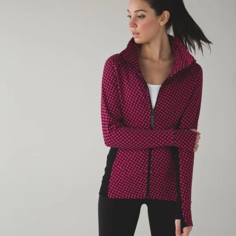 Lululemon Radiant Jacket -Deep Dive Berry / Black Rumble Size 6